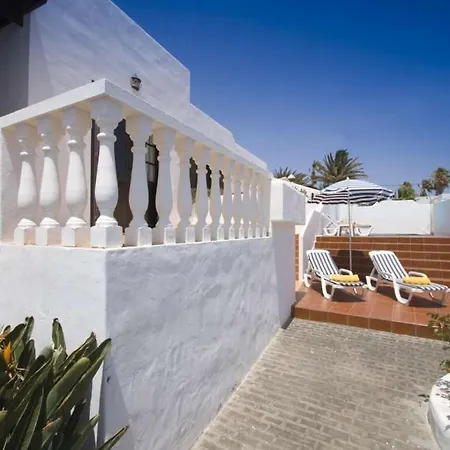 Puerto Del Carmen Sleeps 6 Pool Wifi T691346 Vila Puerto del Carmen (Lanzarote)